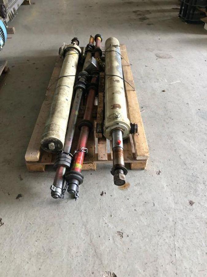 Used 118" (3000mm) WIDE JYLHAVAARA GUILLOTINE ROLL SPLITTER 60" DIAMETER