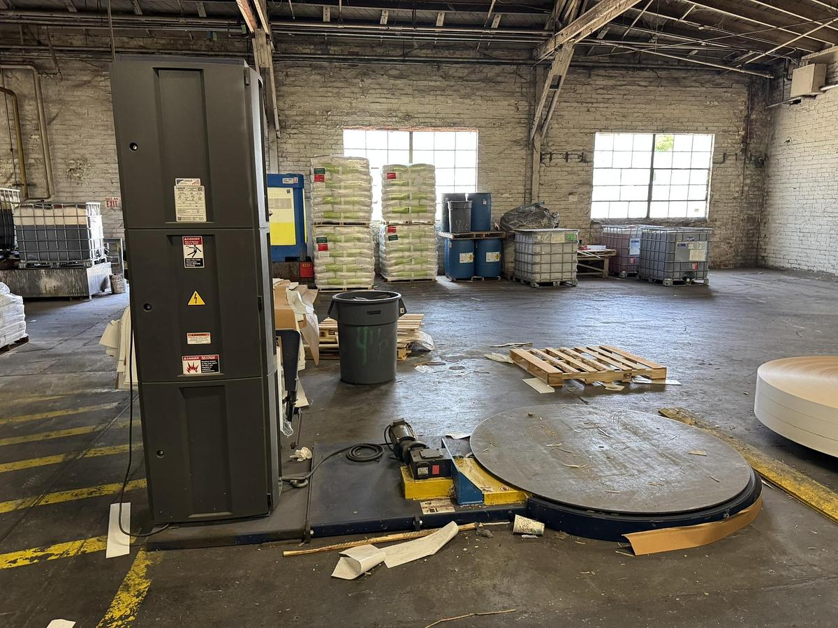Used LANTECH Q300 PALLET STRETCH WRAPPER MANUFACTURED 2021