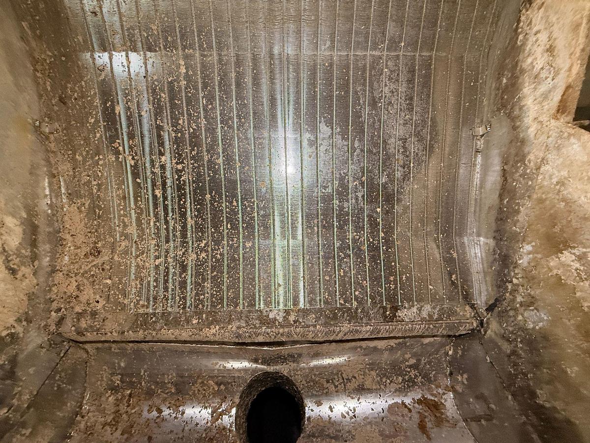 Used 72" WIDE HYCOR HS-72-1 STAINLESS STEEL SIDE HILL SCREEN (FIVE AVAILABLE)