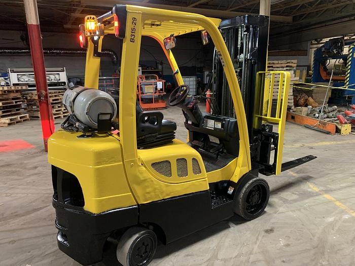 Used 6,000 POUND HYSTER S60FT FORKLIFT WITH SIDESHIFT 3-STAGE MAST