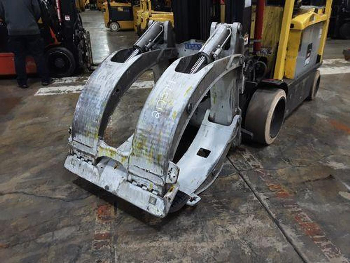 Used 60" CLASS III CASCADE ROLL CLAMP MODEL 25H-RCP-BX07-006