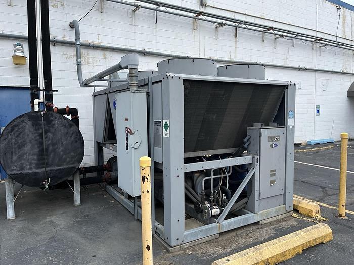Used CARRIER CHILLER MODEL 30RBB1106-1-C-3