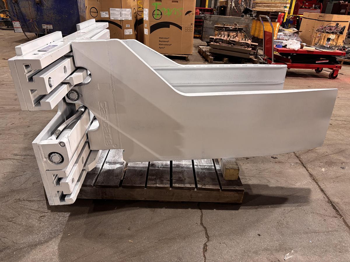 Used CASCADE MODEL 70D45143R0 CLASS III BALE CLAMP ATTACHMENT
