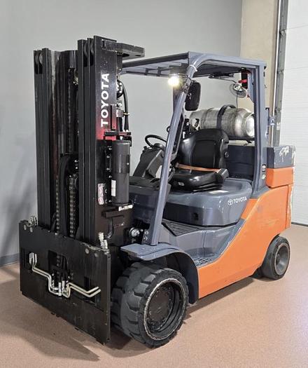 Used TOYOTA 8FGC55U-PRS 12000LB CAPACITY TRUCK W/CASCADE 60" DIA. ROLL CLAMP 2020