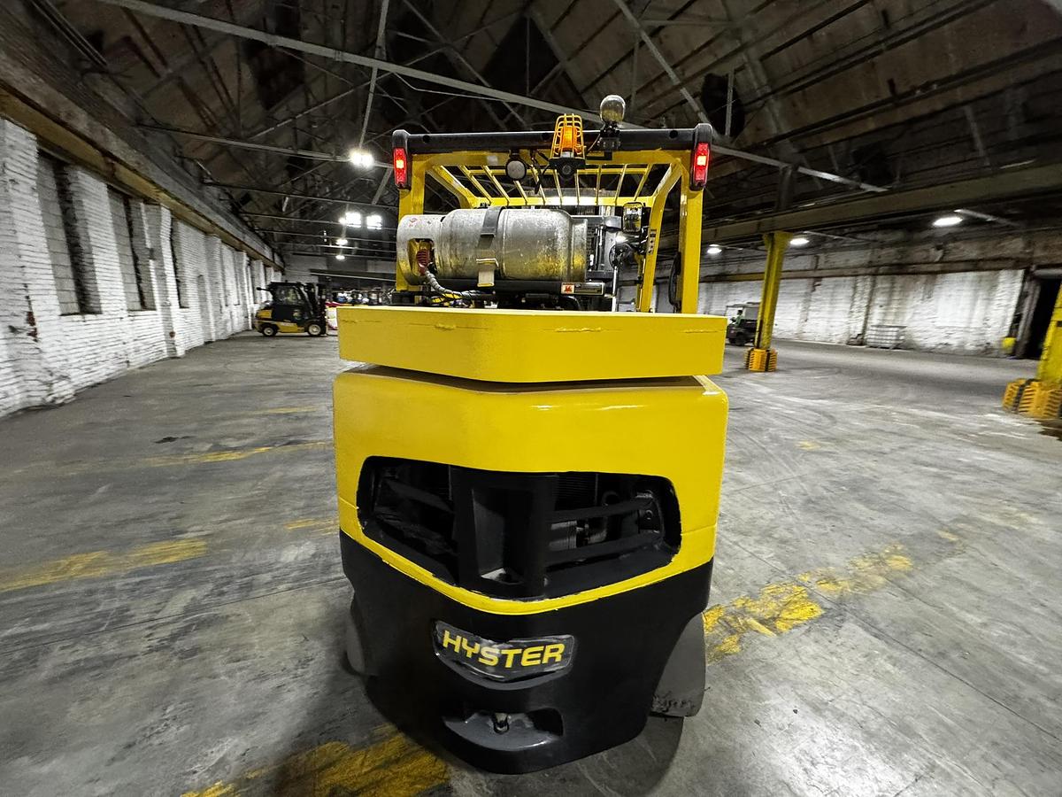 Used 15,500LB. HYSTER MDL S155FT WITH 84" CASCADE EXTRA HEAVY CASCADE PAPER ROLL CLAMP MFG 2019 SINGLE STAGE MAST LOW HOURS