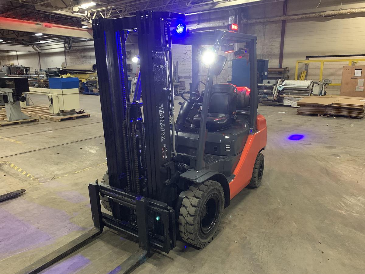 Used 5,000 lb. TOYOTA MDL 8FGU25  WITH SIDE SHIFT 2,100 HOURS 