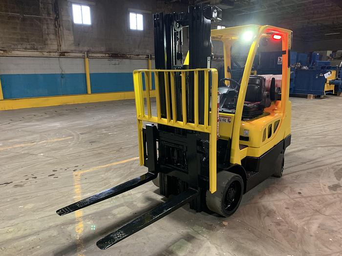 Used 6,000 POUND HYSTER S60FT FORKLIFT WITH SIDESHIFT 3-STAGE MAST