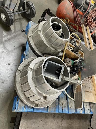 Used VARIOUS SIZED AIR AND CONE CHUCKS