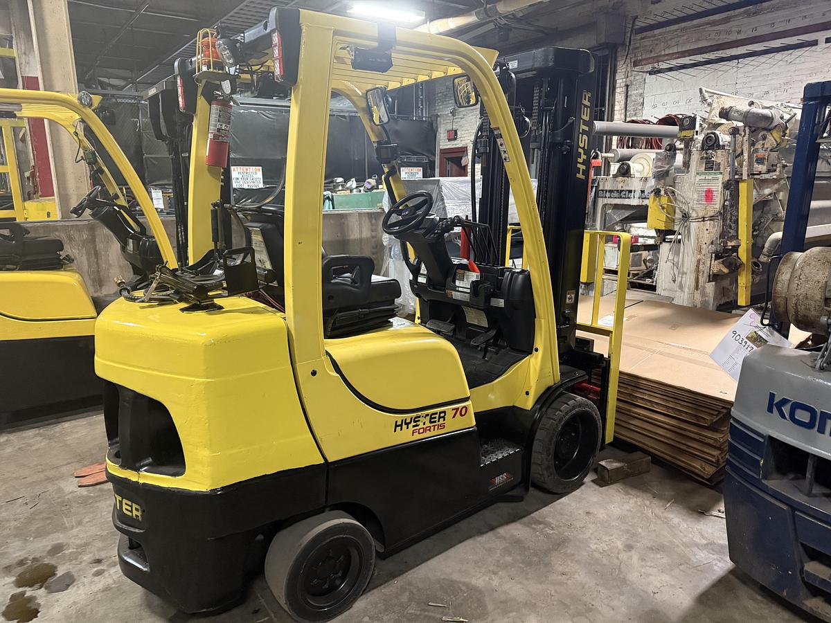 Used 7,000 POUND LB. HYSTER MODEL S70FT FORKLIFT SS/FP