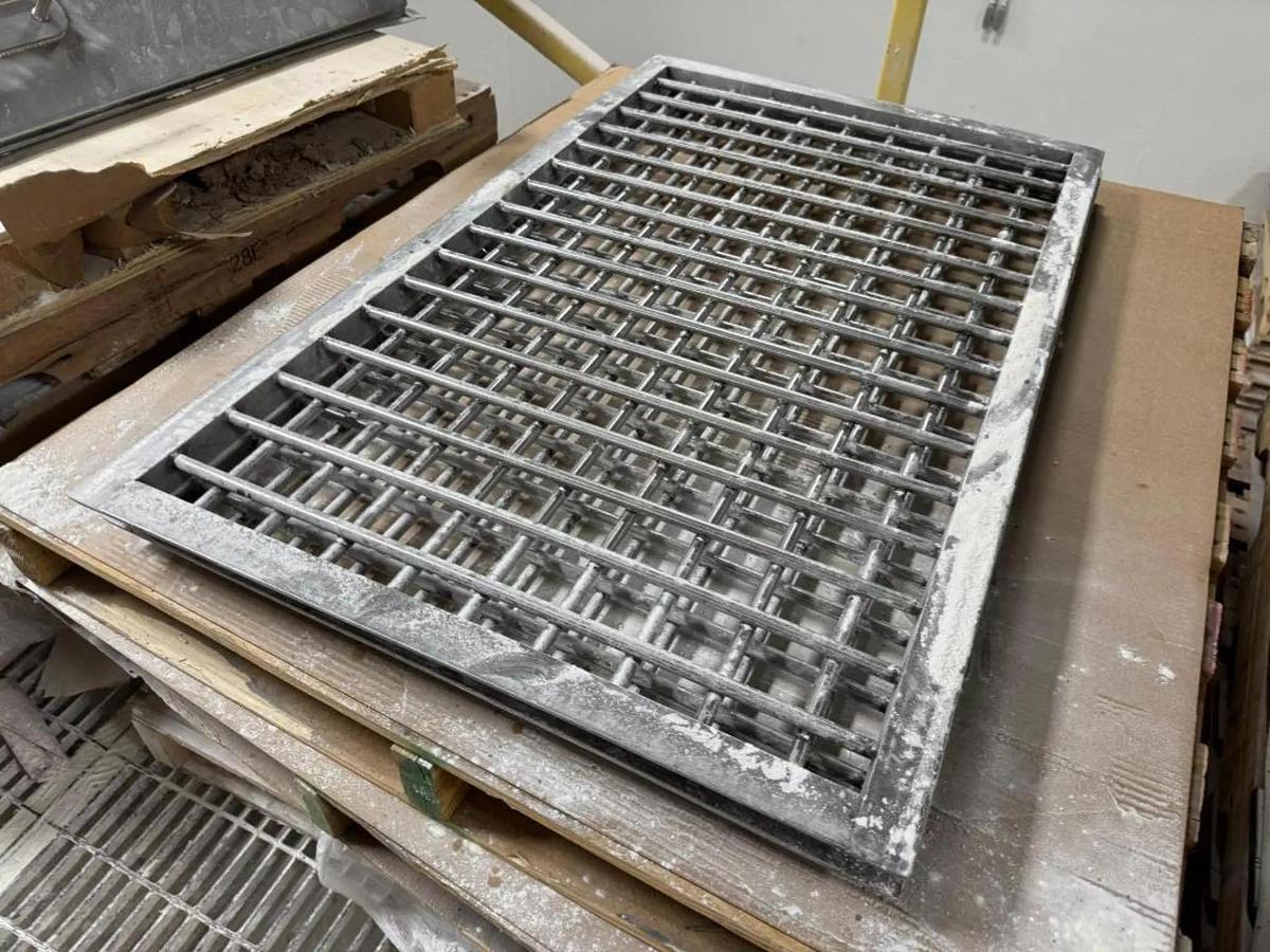 Used STAINLESS STEEL RIBBON BLENDER 200 CUBIC FEET 