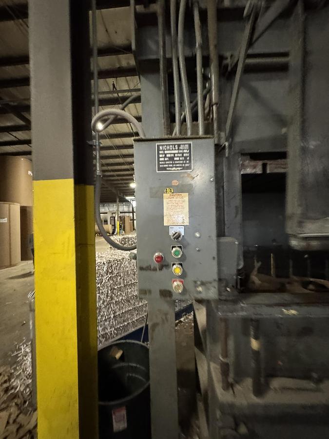 Used NICHOLS BALING PRESSES VERTICAL BALER