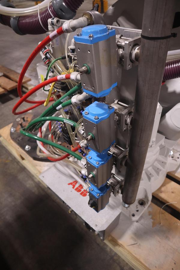 ABB MODEL IRB 6700-300/2.70 ROBOT 6-AXIS MANUFACTURED 2021 (8 AVAILABLE)