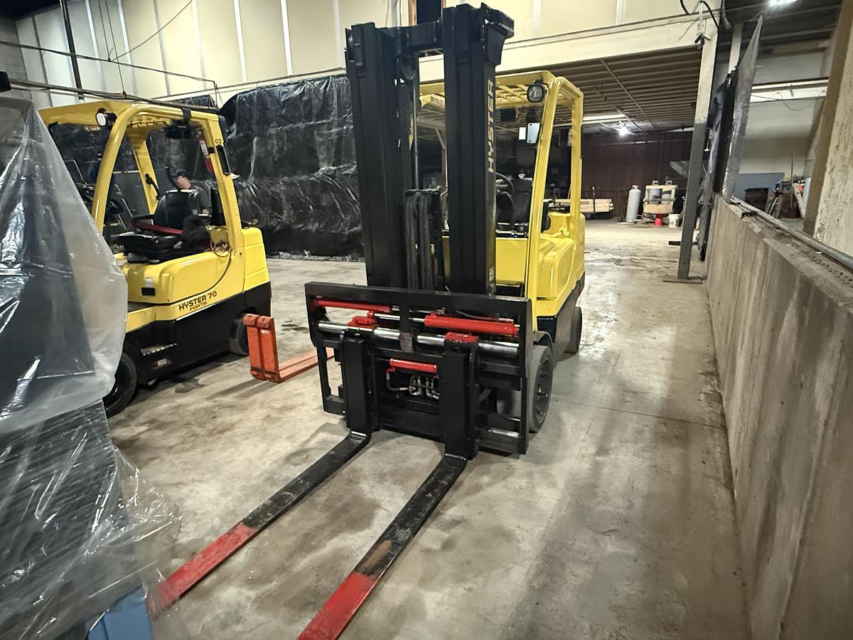 Used 8,000 POUND LB. HYSTER MODEL S80FT FORKLIFT WITH SIDESHIFT AND FORK POSITIONING
