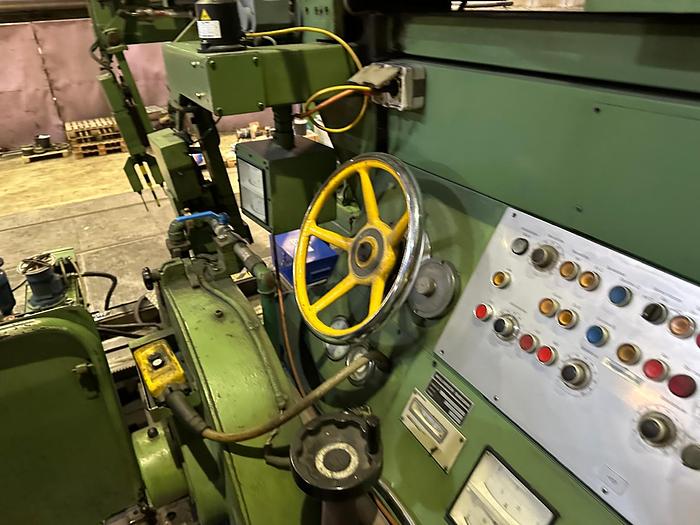 Used 334" (8500MM) WALDRICH SIEGEN ROLL GRINDER