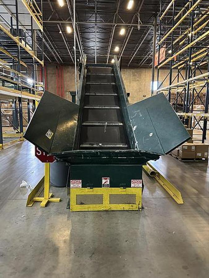 Used INTERNATIONAL BALER MODEL NA-1295-48 HORIZONTAL CLOSED DOOR BALER 30HP