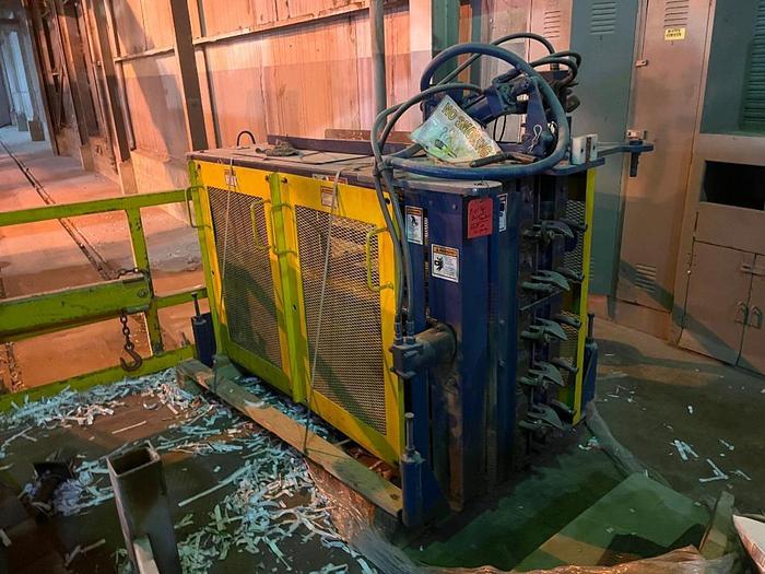 Used AMERICAN MODEL PAC HORIZONTAL AUTO TIE BALER WITH PARKER CONTROLS 30 HP - NEEDS REBUILD