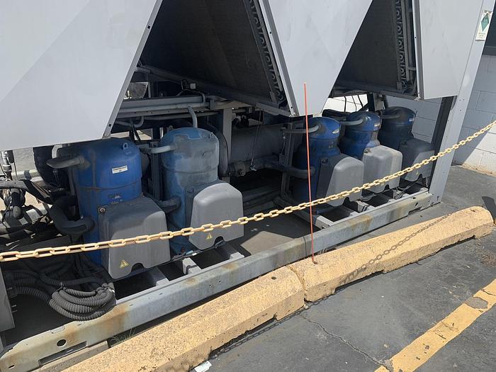 Used CARRIER CHILLER MODEL 30RBB1106-1-C-3