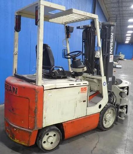 Used NISSAN CYGM02L28S ELECTRIC 5500LB CAPACITY FORKLIFT 3 STAGE MAST 4-WAY VALVE