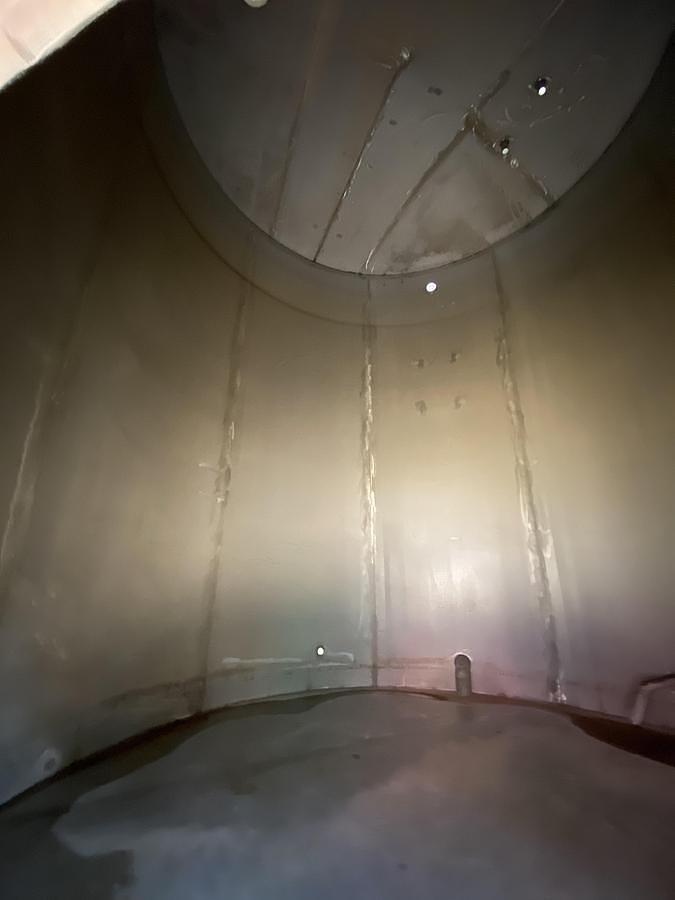 Used 10,557 GALLON STAINLESS STEEL VERTICAL TANK