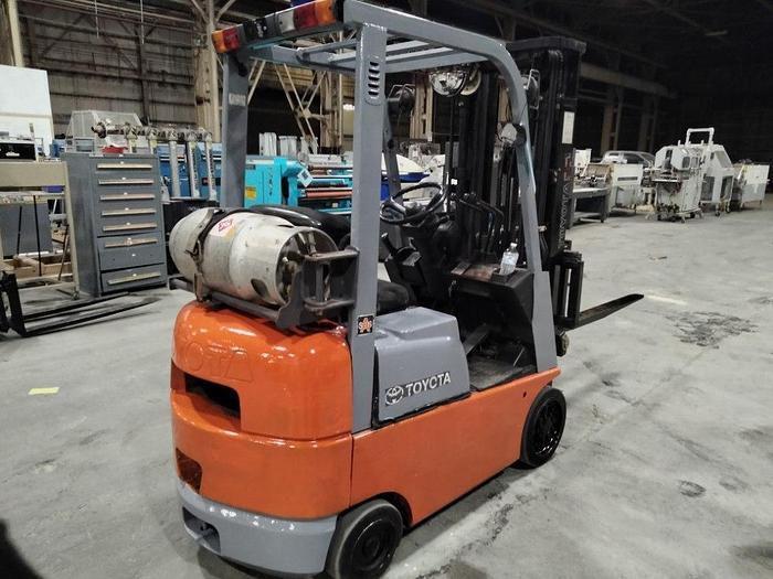 Used TOYOTA 7FGCU15 3000LB CAPACITY FORKLIFT W/ SIDE SHIFT