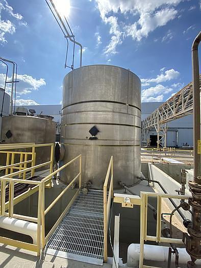 Used STAINLESS STEEL 10,000 GALLON VERTICAL STORAGE TANK