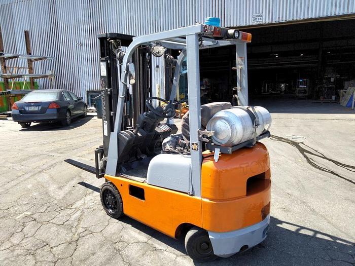 Used TOYOTA 7FGCU15 3000LB CAPACITY FORKLIFT WITH SIDE SHIFT