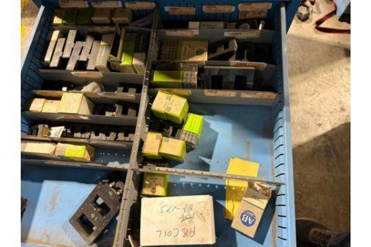 Used LYON 11 DRAWR TOOL CABINET CONTENTS NOT INCLUDED