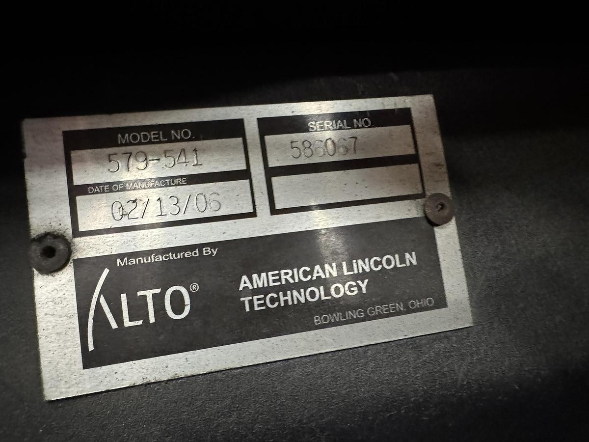 Used AMERICAN LINCOLN TECHNOLOGY FLOOR SWEEPER MODEL 579-541