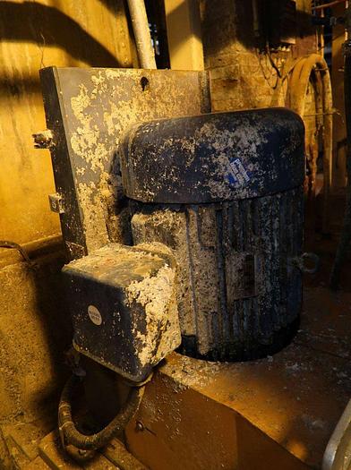 Used BLACK CLAWSON UV-400 PRESSURE SCREEN - PENDING JA