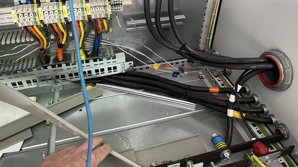 Used WARREN & BAERG MODEL W-250 CUBER FOR BIOMASS, STRAW OR RECYCLED PRODUCTS - MFG 2017