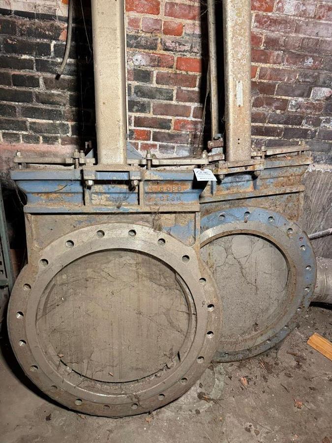 Used (2) LARGE PNUEMATIC KNIFE GATE VALVES