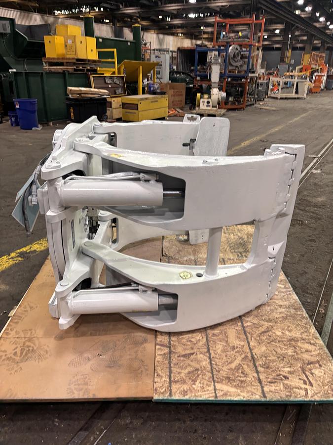 Used CASCADE MODEL 42H-RCP-4A-37202 60" DIA. ROLL CLAMP