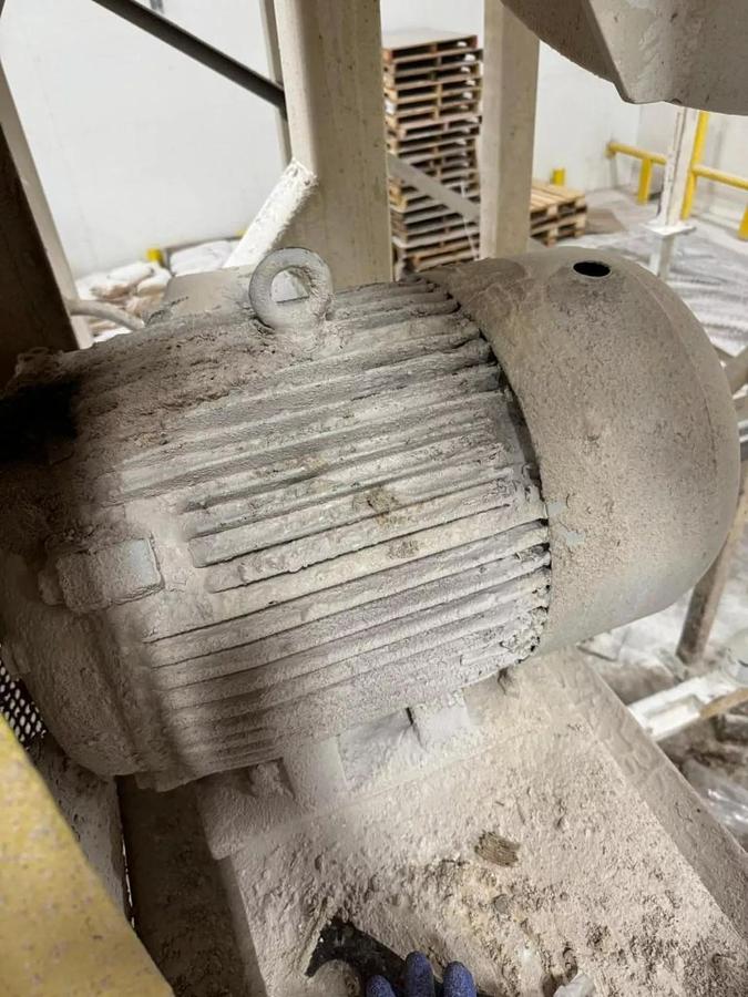 Used STAINLESS STEEL RIBBON BLENDER 200 CUBIC FEET 