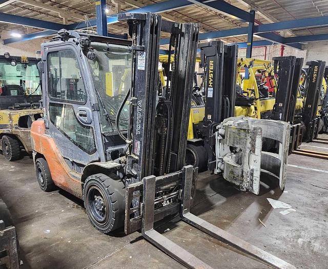 Used TOYOTA 8FGU32 FORKLIFT 7000LB WITH SIDE SHIFT AND FORK POSITIONER - PENDING SALE