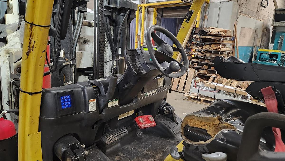 Used 15,500 POUND HYSTER MODEL S155FT FORKLIFT WITH 84" CASCADE EXTRA HEAVY PAPER ROLL CLAMP