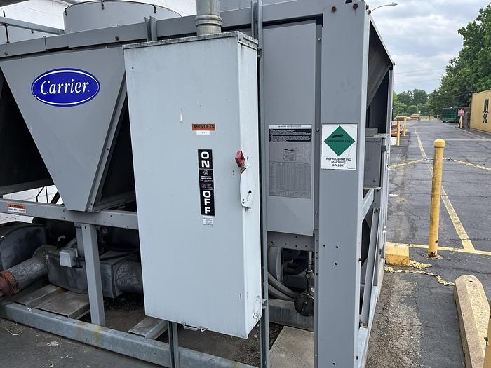 Used CARRIER CHILLER MODEL 30RBB1106-1-C-3