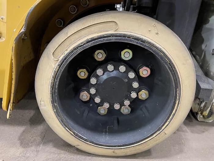 Used 2011 CATERPILLAR GC55K 12000LB CAPACITY ROLL CLAMP TRUCK 72" ROLL CLAMP TRUCK