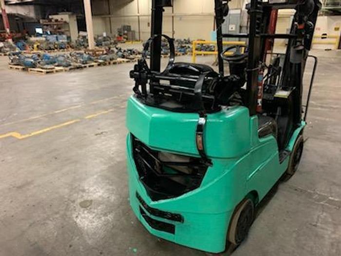 Used 5,000 POUND MITSUBISHI FGC25N FORKLIFT TRIPLE STAGE MAST