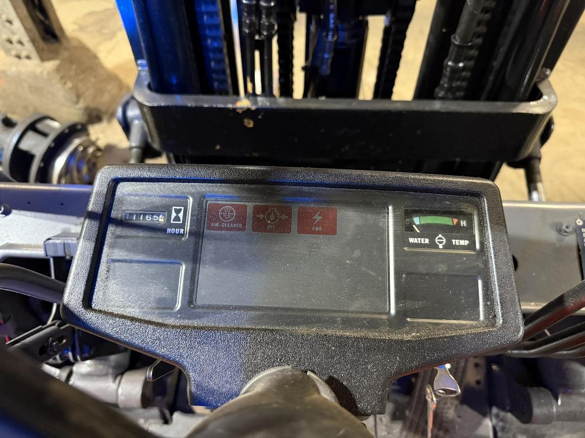 Used 5,000 POUND TOYOTA 5FGC25 FORKLIFT TRIPLE STAGE MAST