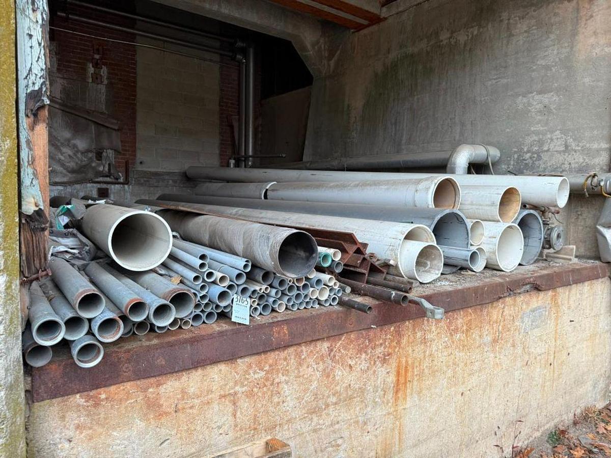 Used LARGE AMOUNT OF CAST, STAINLESS STEEL, ALUMINUM, GALVINIZED AND PVC PIPES