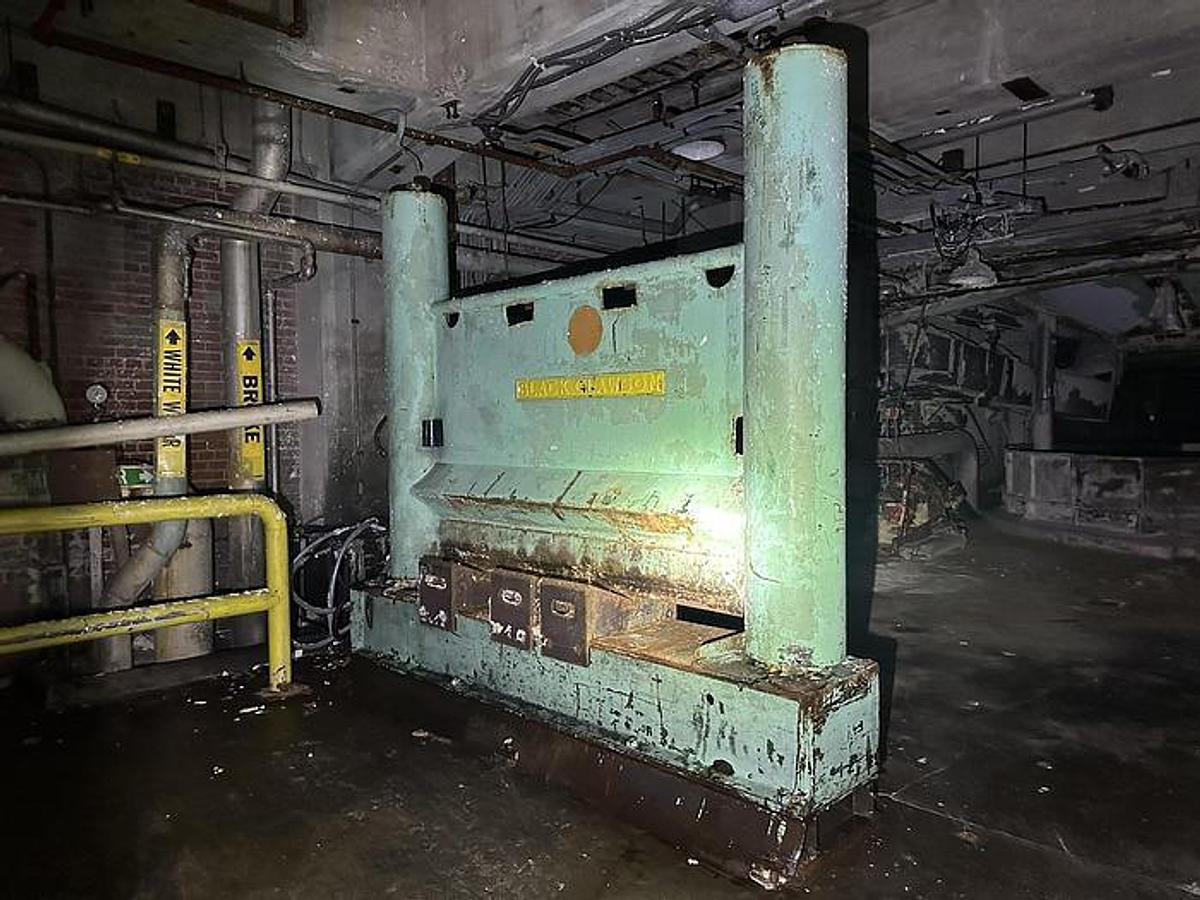 Used BLACK CLAWSON 78" WIDE ROLL SPLITTER WITH HYDRAULIC UNIT