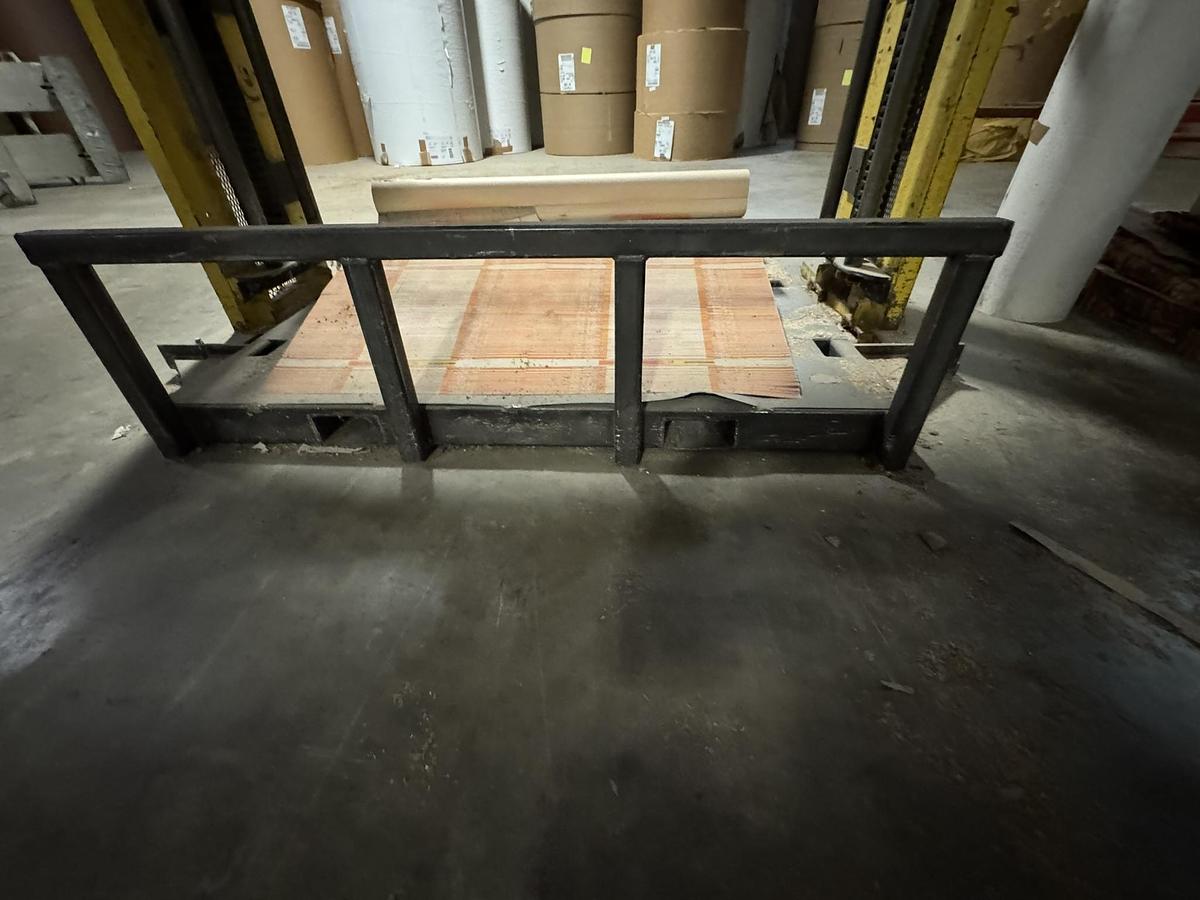 Used 42" WIDE PNEUMATIC ROLL SPLITTER 42" DIAMETERS