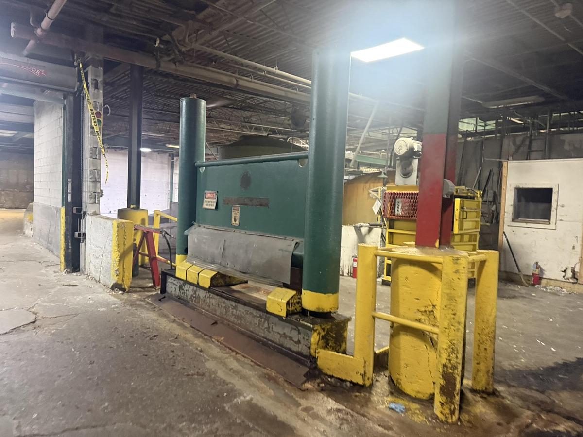 Used 72" WIDE BLACK CLAWSON ROLL SPLITTER 84" DIAMETER CAPACITY 