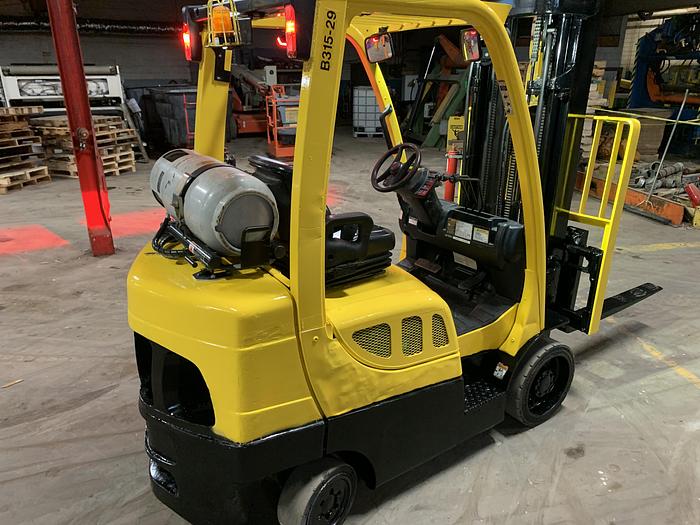 Used 6,000 POUND HYSTER S60FT FORKLIFT WITH SIDESHIFT 3-STAGE MAST