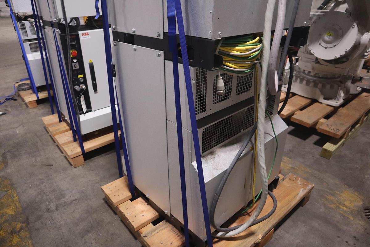 ABB MODEL IRB 6700-300/2.70 ROBOT 6-AXIS MANUFACTURED 2021