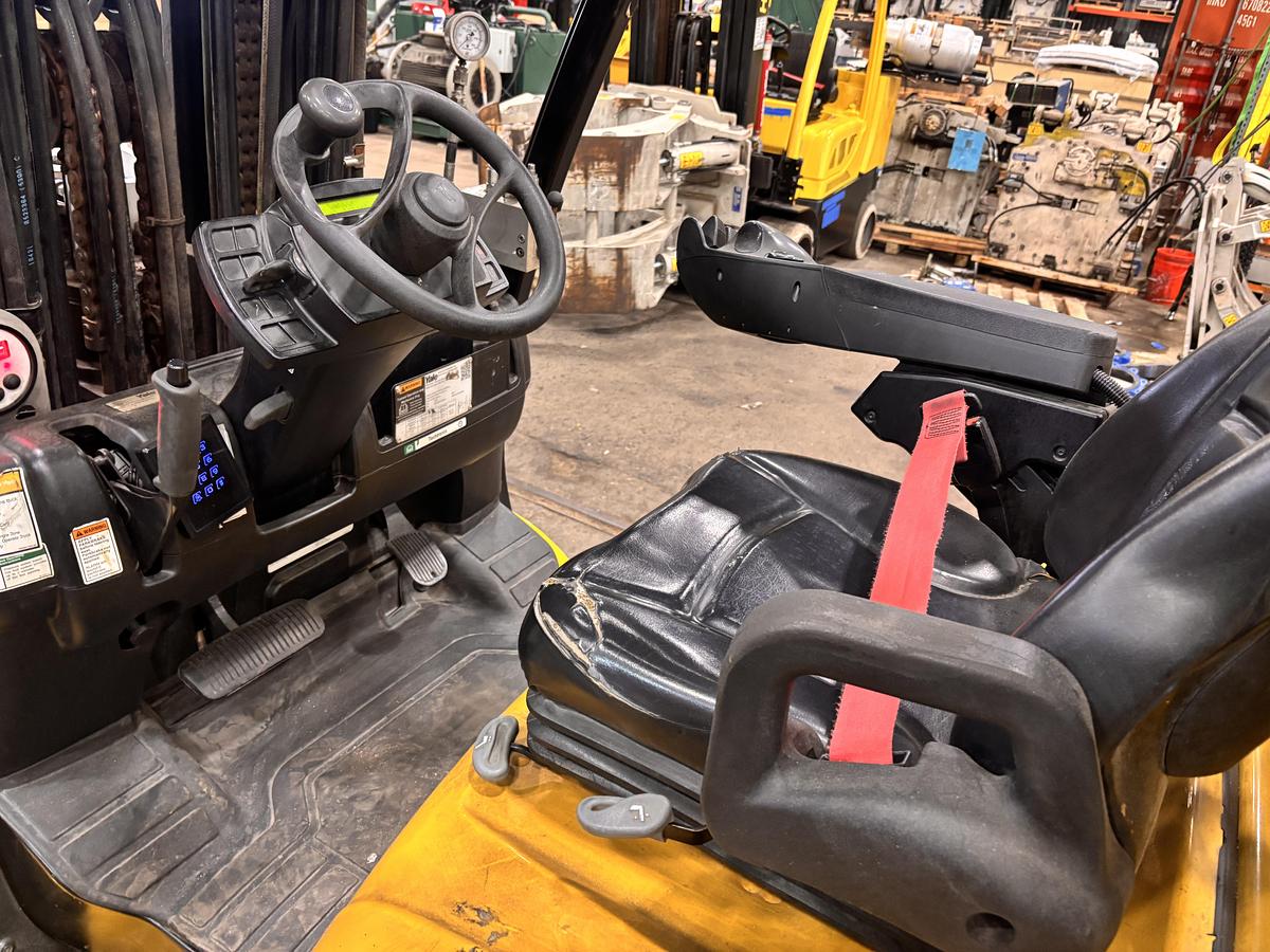 Used 12,000 POUND YALE MODEL GLC120VXPRS TRIPLE STAGE LOW MAST MANUFACTURED 2019