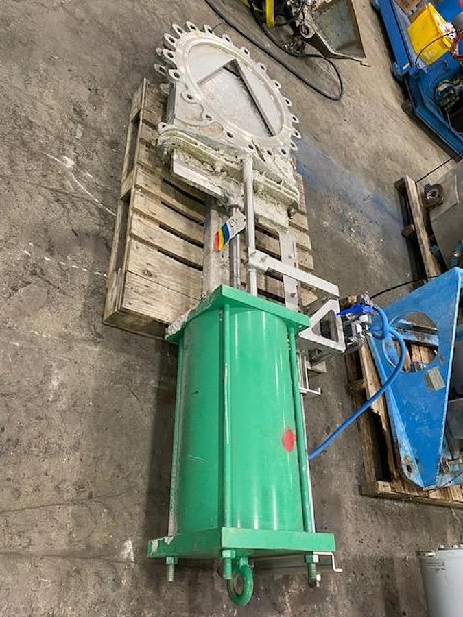 Used 24" EMERSON CLARKSON PNEUMATIC STAINLESS STEEL KNIFE GATE VALVE