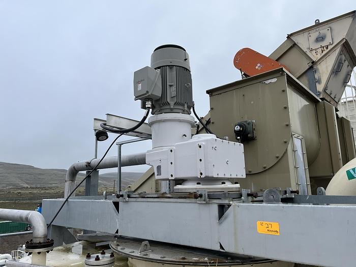 Used T BAILEY 316L STAINLESS STEEL TANK 33' TALL 12' DIAMETER MANUFACTURED 2018 WITH AGITATOR