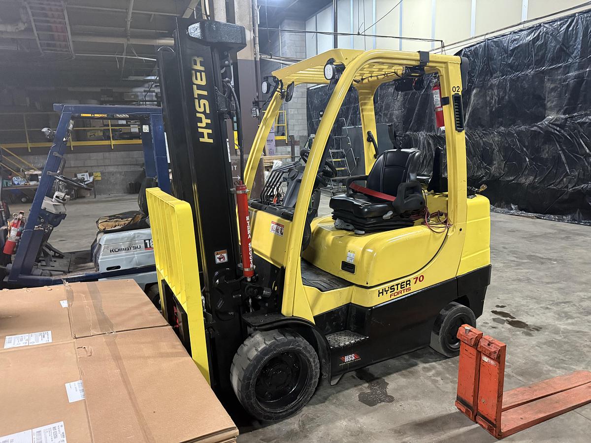 Used 7,000 POUND LB. HYSTER MODEL S70FT FORKLIFT SS/FP