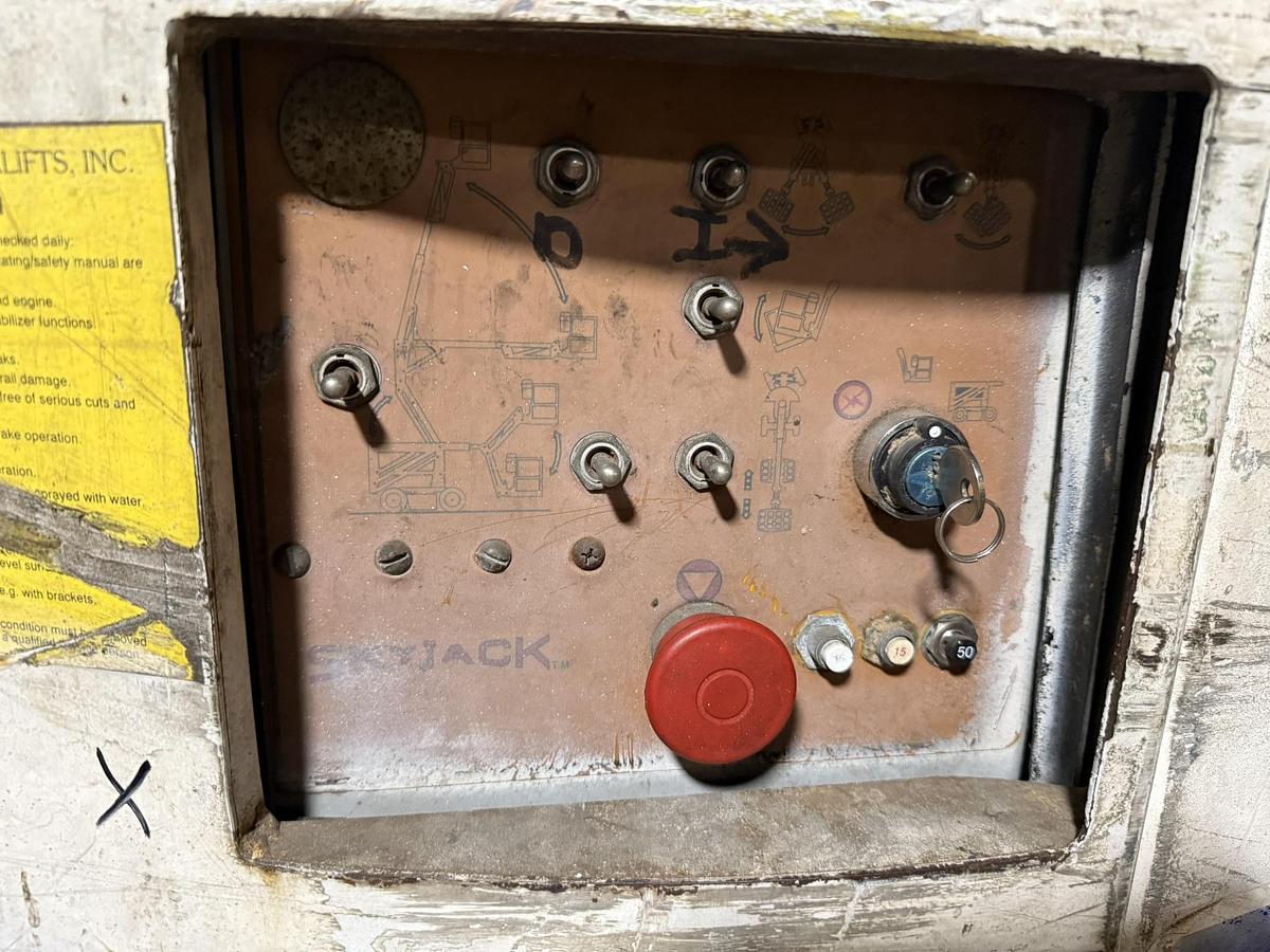 Used SKYJACK BOOM LIFT